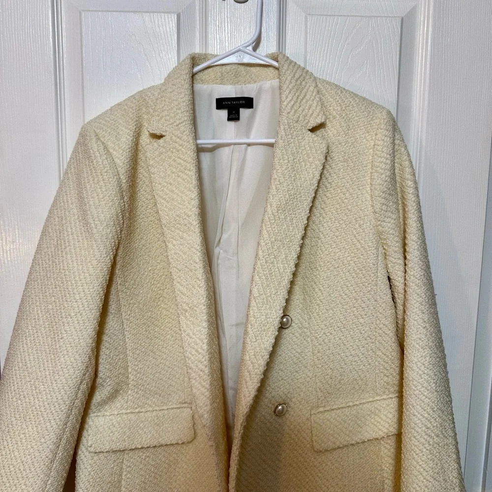 Ann Taylor Size 14 Cream Textured Women's Shacket/Blazer With Pearl Buttons - Picture 4 of 6